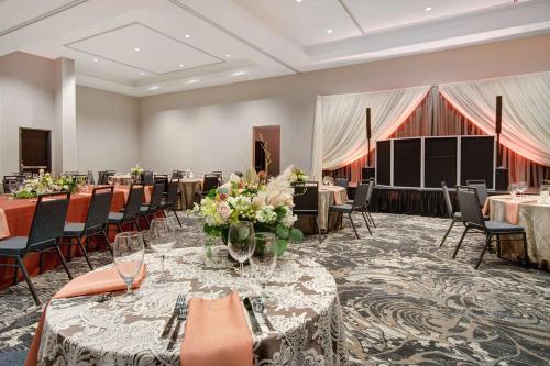 embassy suites by hilton alpharetta halcyon