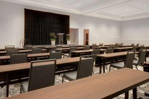 embassy suites by hilton alpharetta halcyon