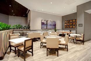 embassy suites by hilton alpharetta halcyon