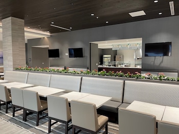 embassy suites by hilton alpharetta halcyon