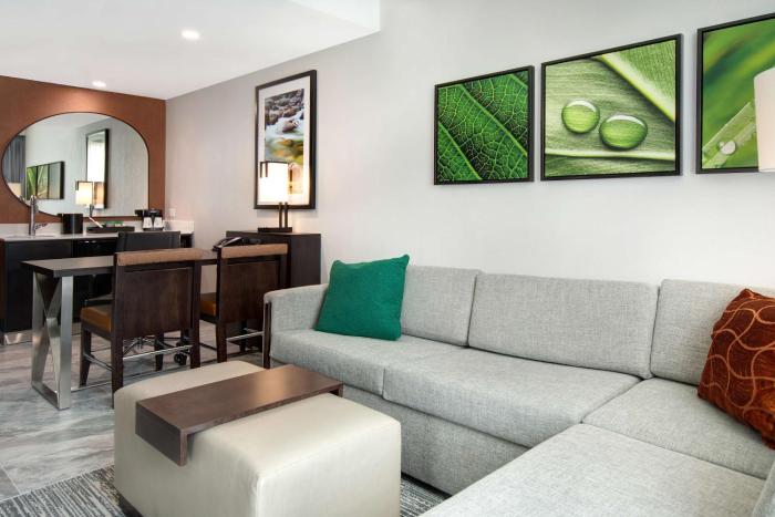 embassy suites by hilton alpharetta halcyon