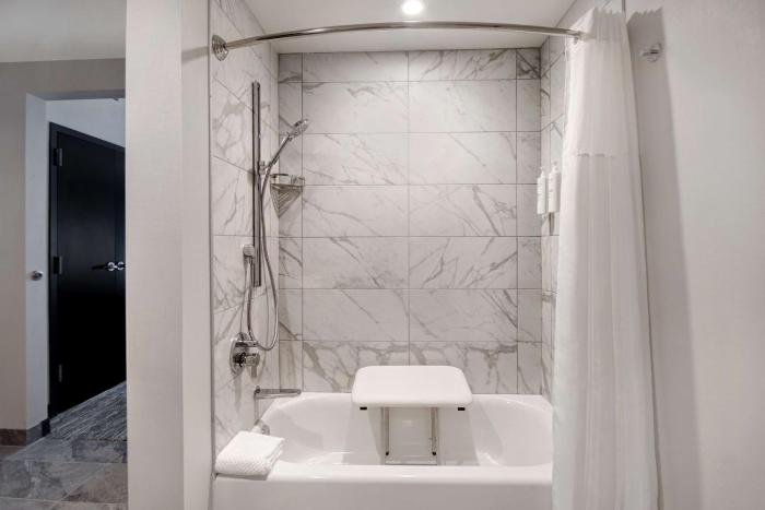 embassy suites by hilton alpharetta halcyon