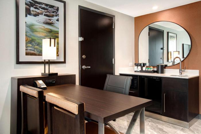 embassy suites by hilton alpharetta halcyon