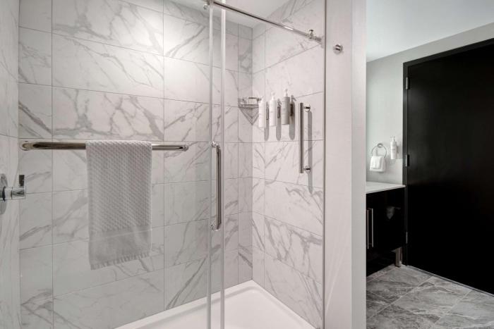 embassy suites by hilton alpharetta halcyon