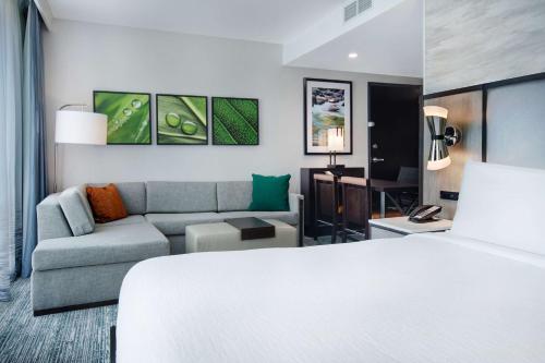 embassy suites by hilton alpharetta halcyon
