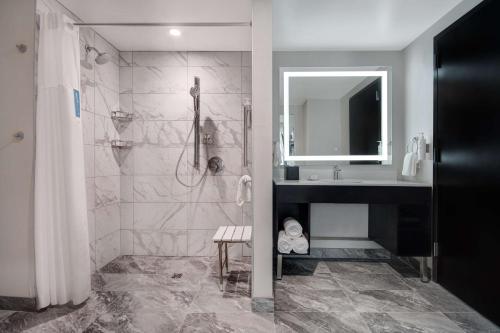 embassy suites by hilton alpharetta halcyon