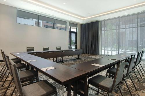 embassy suites by hilton alpharetta halcyon