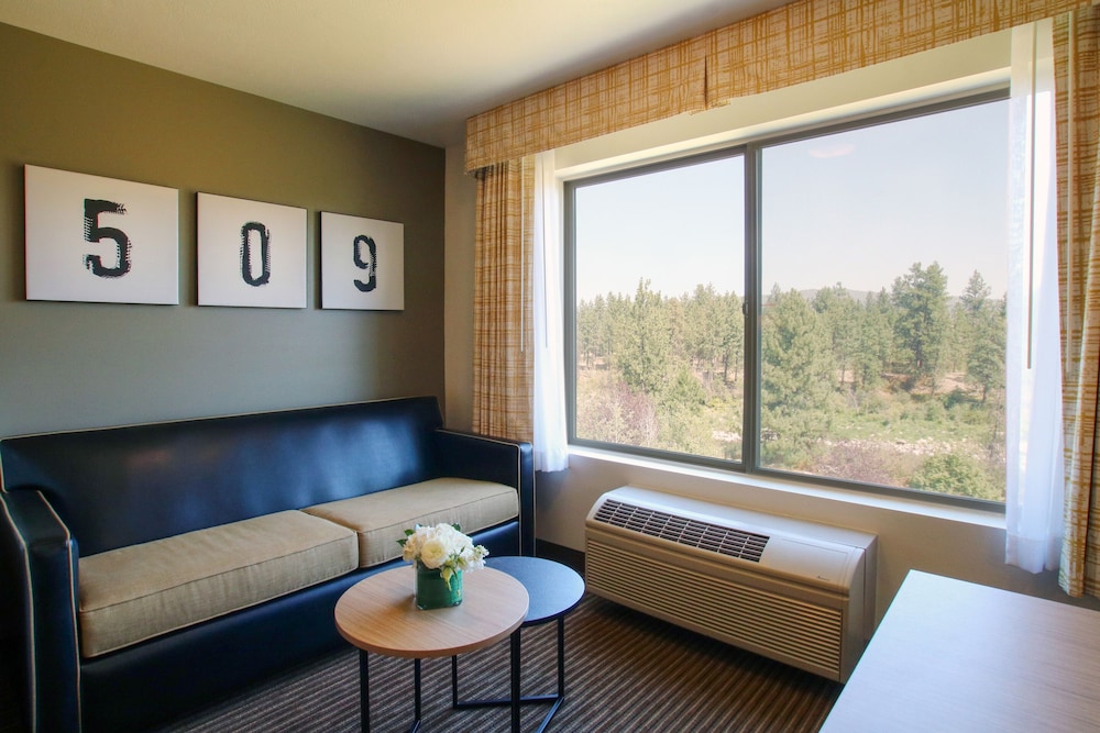 oxford suites spokane valley