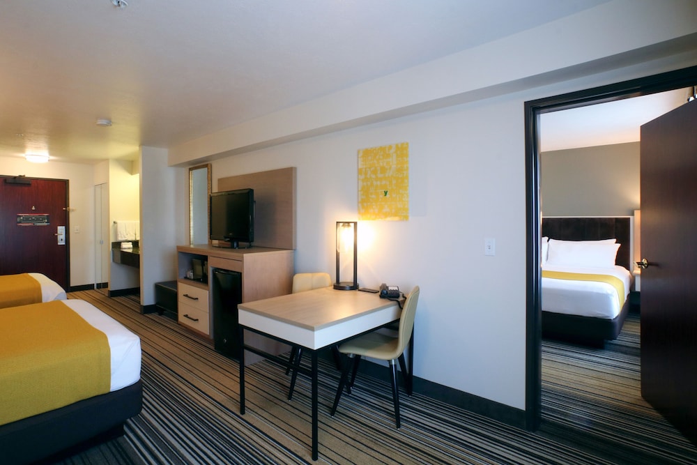 oxford suites spokane valley