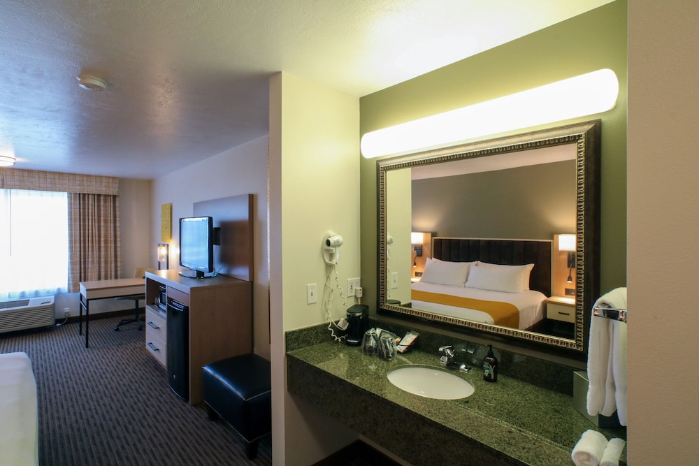 oxford suites spokane valley