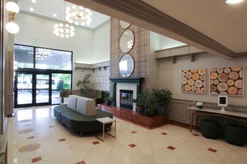 oxford suites spokane valley