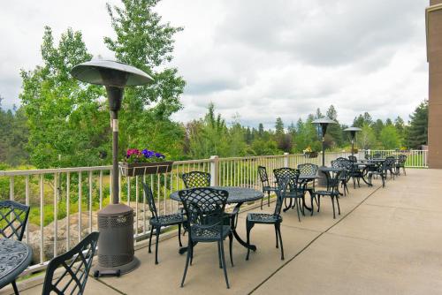 oxford suites spokane valley
