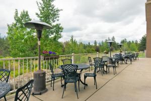 oxford suites spokane valley