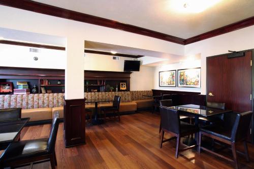 oxford suites spokane valley