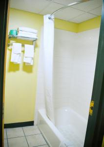 Days Inn By Wyndham Park City Kansas,Park City>>Bel Aire,3 star