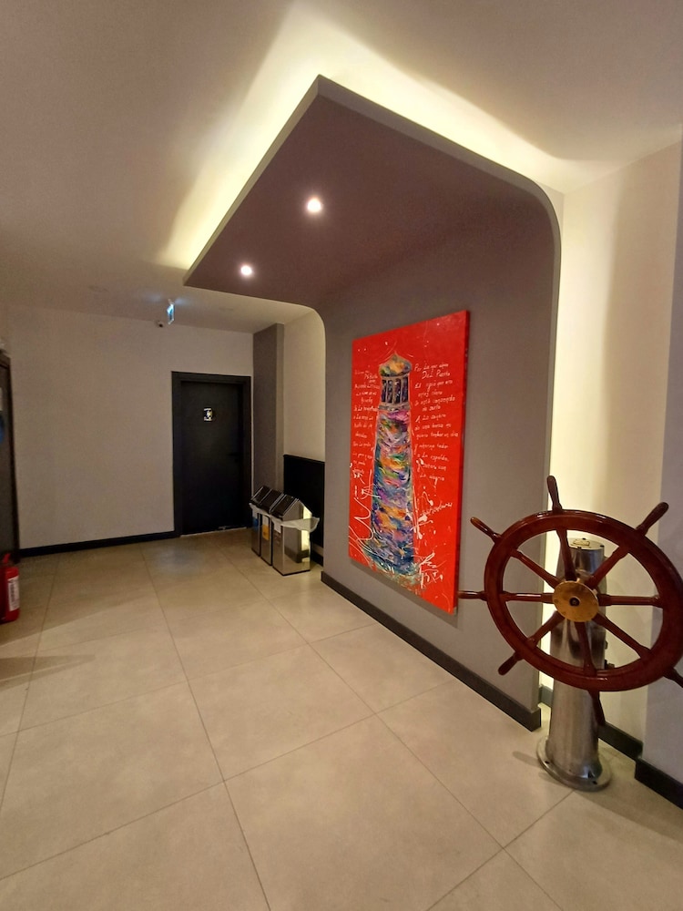 del puerto hotel aliaga