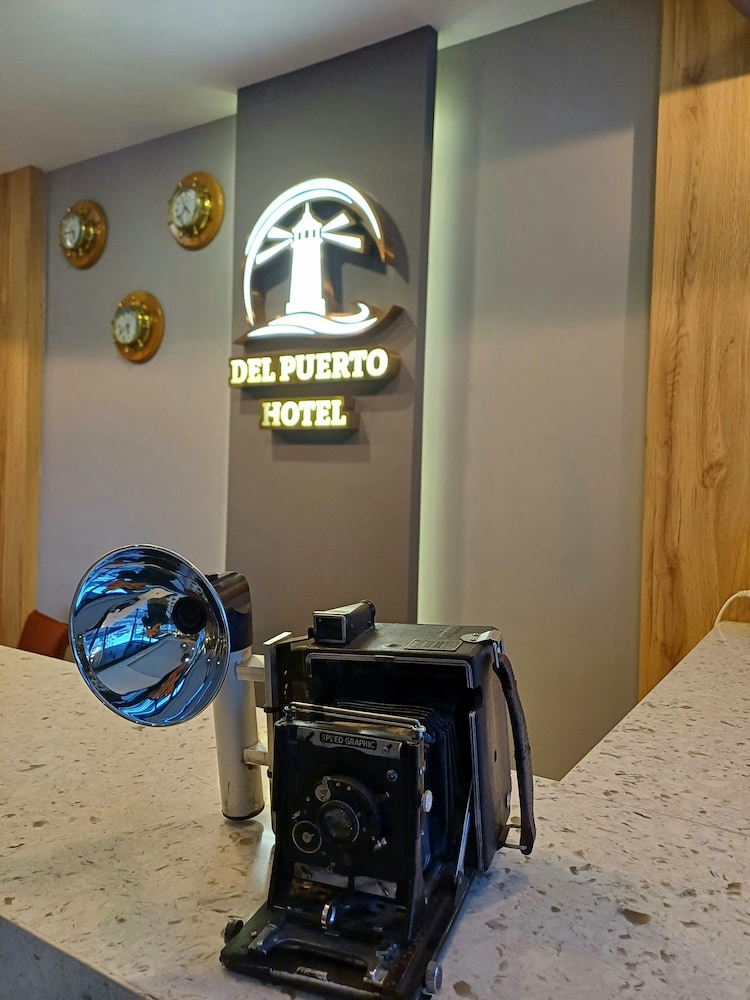 del puerto hotel aliaga