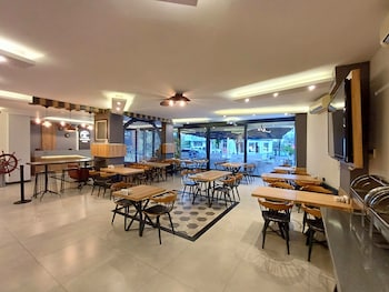 del puerto hotel aliaga