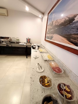 del puerto hotel aliaga