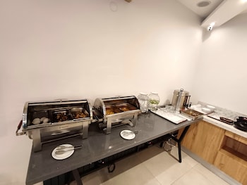 del puerto hotel aliaga