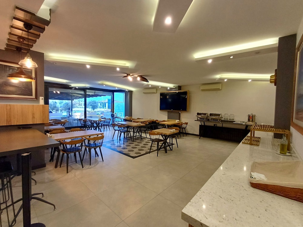 del puerto hotel aliaga