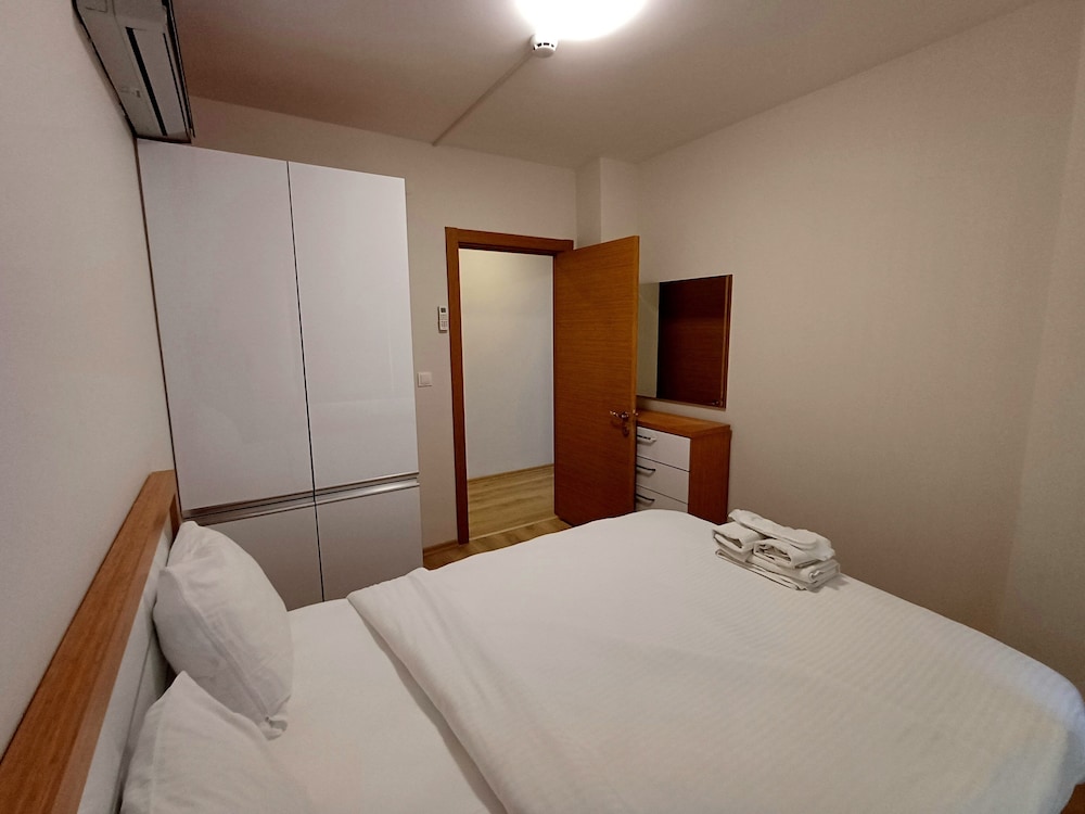 del puerto hotel aliaga