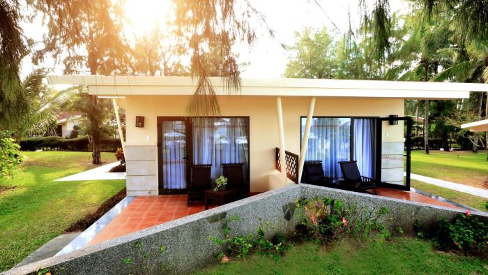 sandy beach non nuoc resort