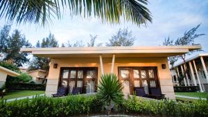 sandy beach non nuoc resort