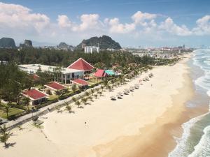 sandy beach non nuoc resort
