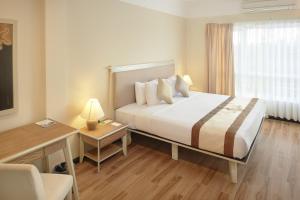 sandy beach non nuoc resort