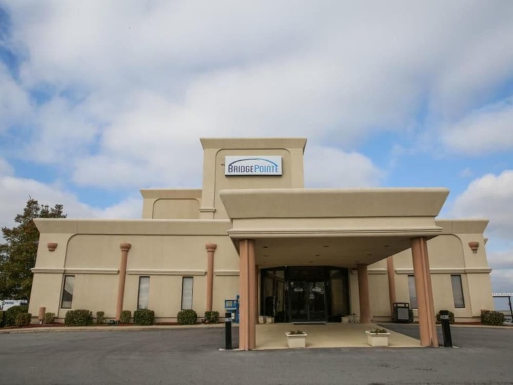 bridgepointe hotel and marina