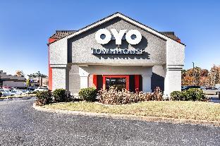 oyo townhouse inn jacksonville near little rock