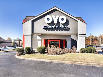 oyo townhouse inn jacksonville near little rock