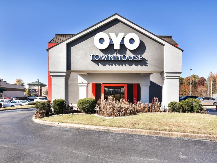 oyo townhouse inn jacksonville near little rock