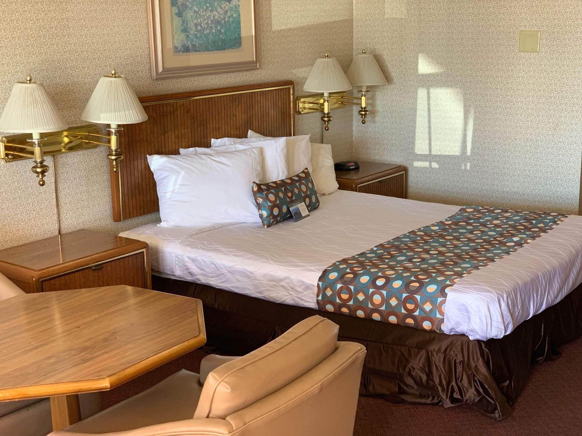 econo lodge inn and suites