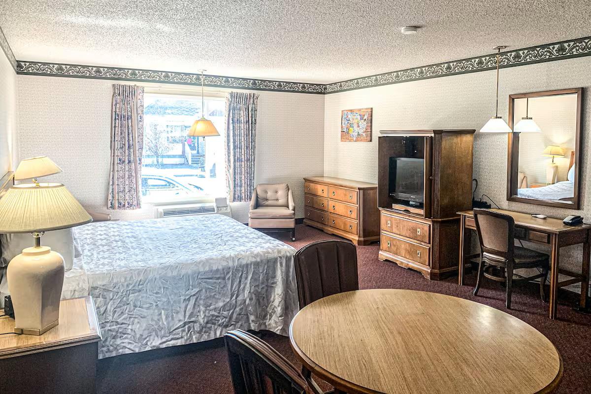 econo lodge inn and suites
