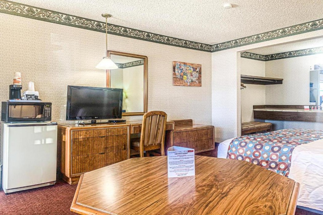 econo lodge inn and suites