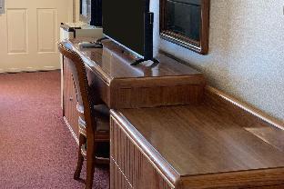 econo lodge inn and suites