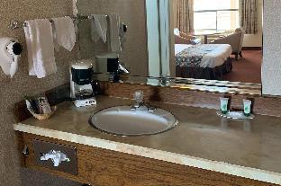 econo lodge inn and suites
