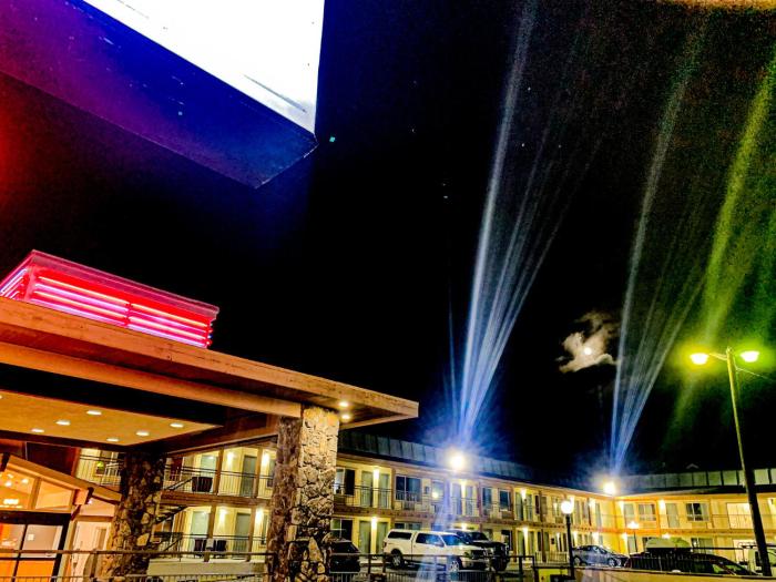 econo lodge inn and suites