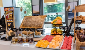 hilton garden inn tbilisi riverview