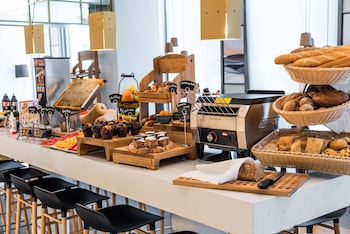 hilton garden inn tbilisi riverview