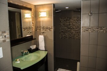 clarion lakeside inn and conference centre