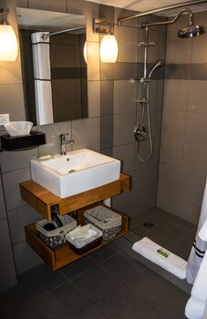 clarion lakeside inn and conference centre