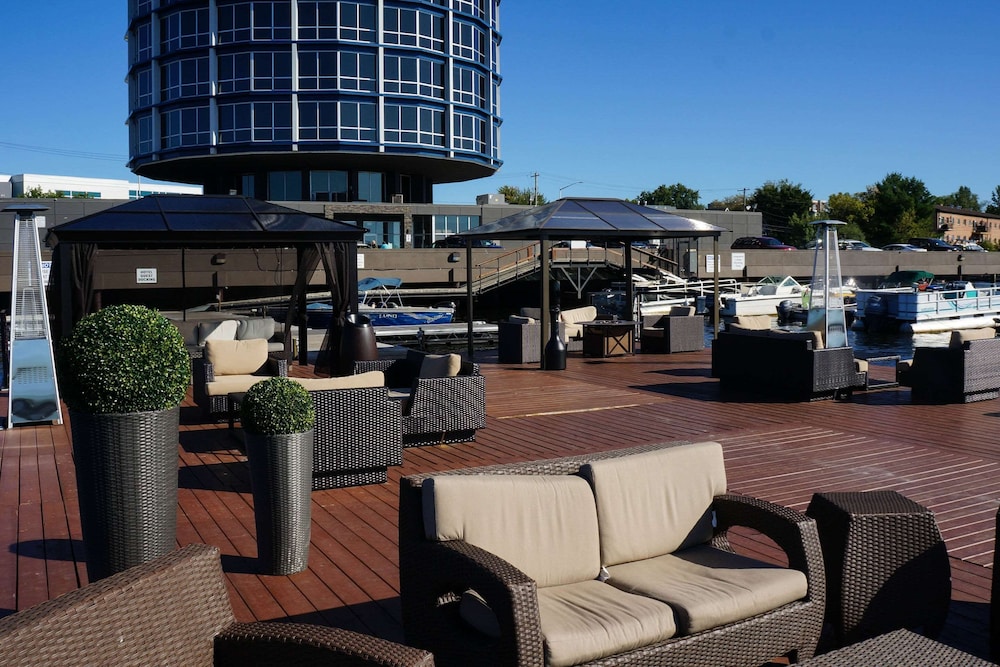 clarion lakeside inn and conference centre
