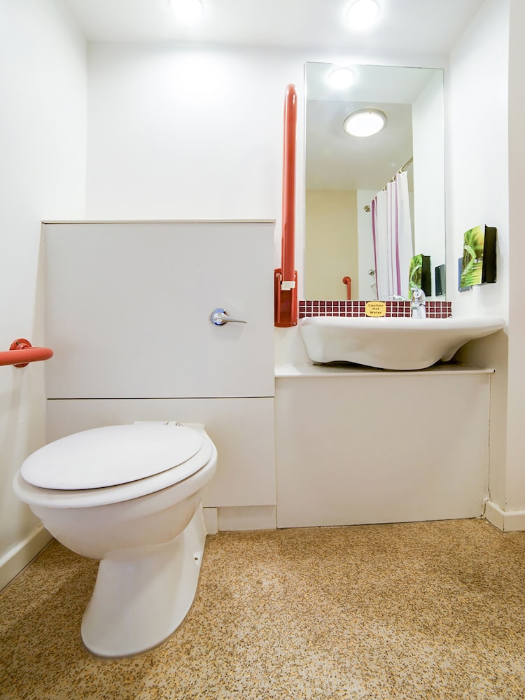 premier inn st helens a580 east lancs