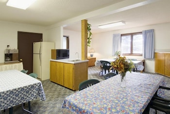 Americas Best Value Inn Laramie,Laramie>>Albany,2 star