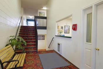 Americas Best Value Inn Laramie,Laramie>>Albany,2 star
