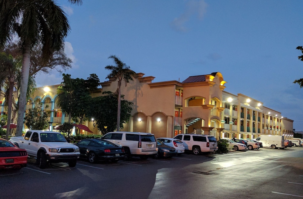 Red Carpet Inn Airport And Cruise Port Hotel Fort Lauderdale,Fort Lauderdale>>Dania Beach,2 star