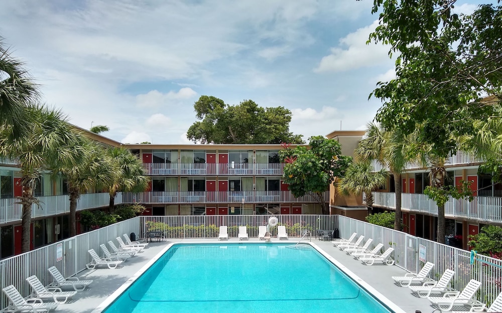 Red Carpet Inn Airport And Cruise Port Hotel Fort Lauderdale,Fort Lauderdale>>Dania Beach,2 star